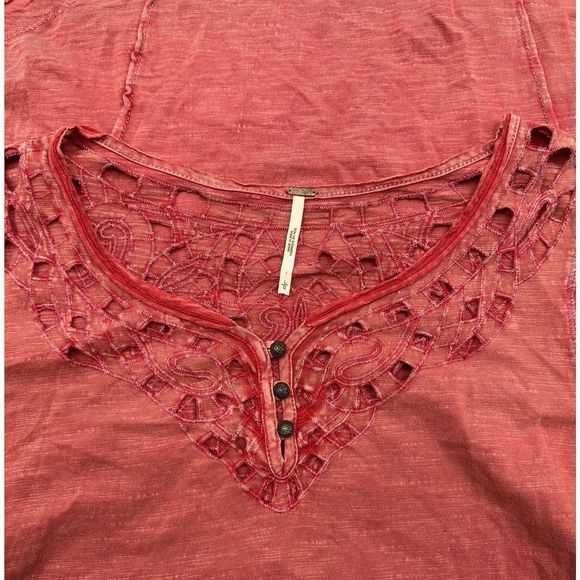 Free People Luna Laser cut detail Henley size L burnout red - Picture 7 of 8